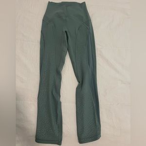 Lululemon Nulu and Mesh MR Yoga Crop23" size 2 in a green color!